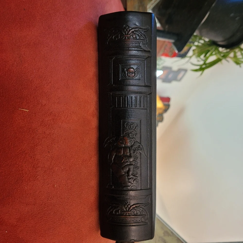 Faux Leather Sun Photo Album 200 Pictures - Picture 2 of 5